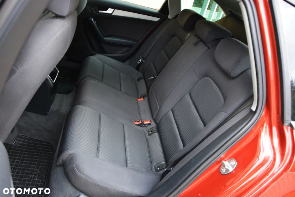 Audi A4 Avant 2.0 TDI DPF clean diesel multitronic Ambiente - 37