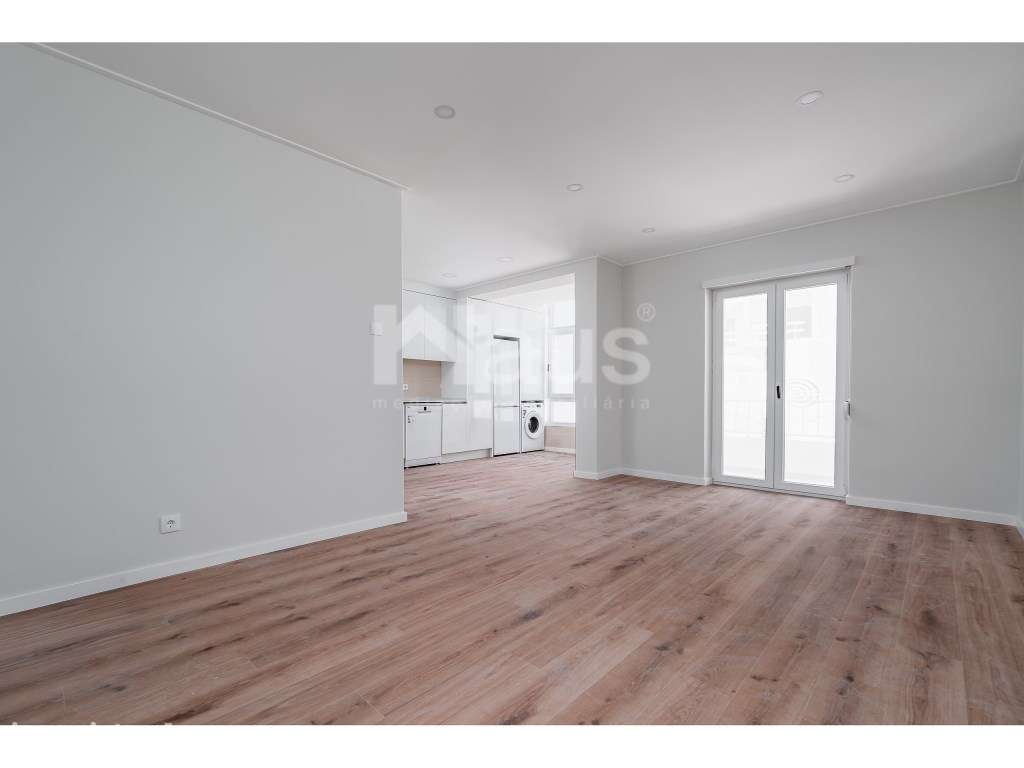 Apartamento T2 totalmente remodelado com duas varandas no centro do... - Grande imagem: 3/20