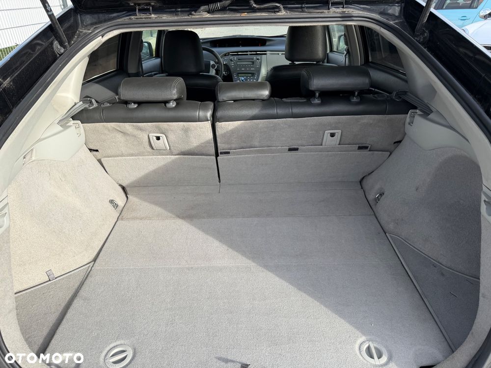 Toyota Prius (Hybrid) Executive - 26