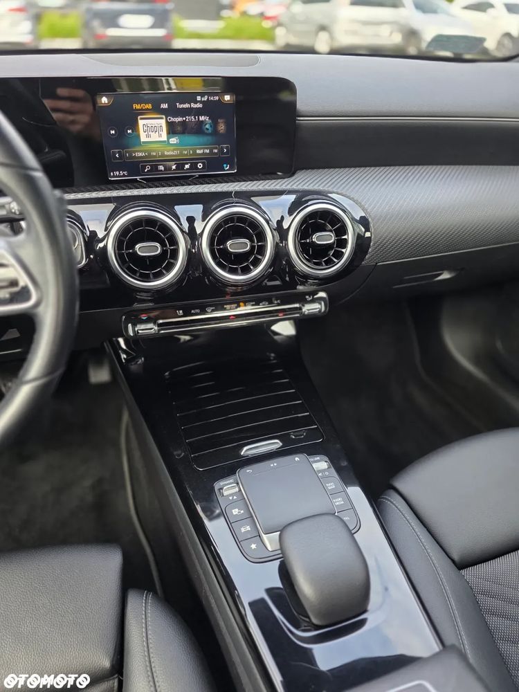 Mercedes-Benz Klasa A 180 Edycja specjalna 7G-DCT - 24