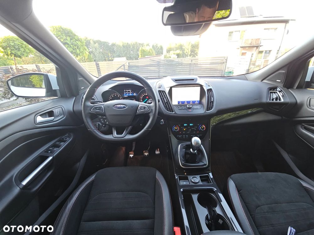 Ford Kuga 1.5 EcoBoost 2x4 ST-Line - 14