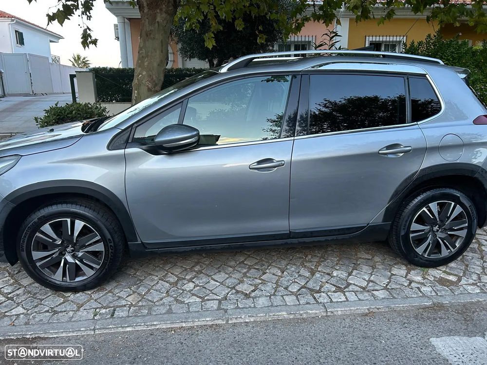 Peugeot 2008 1.2 PureTech Allure - 4