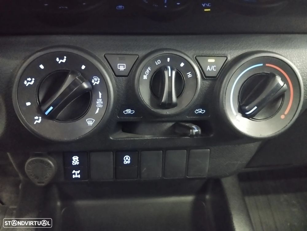 Toyota Hilux 2.4 D-4D 2WD CD CM - 21