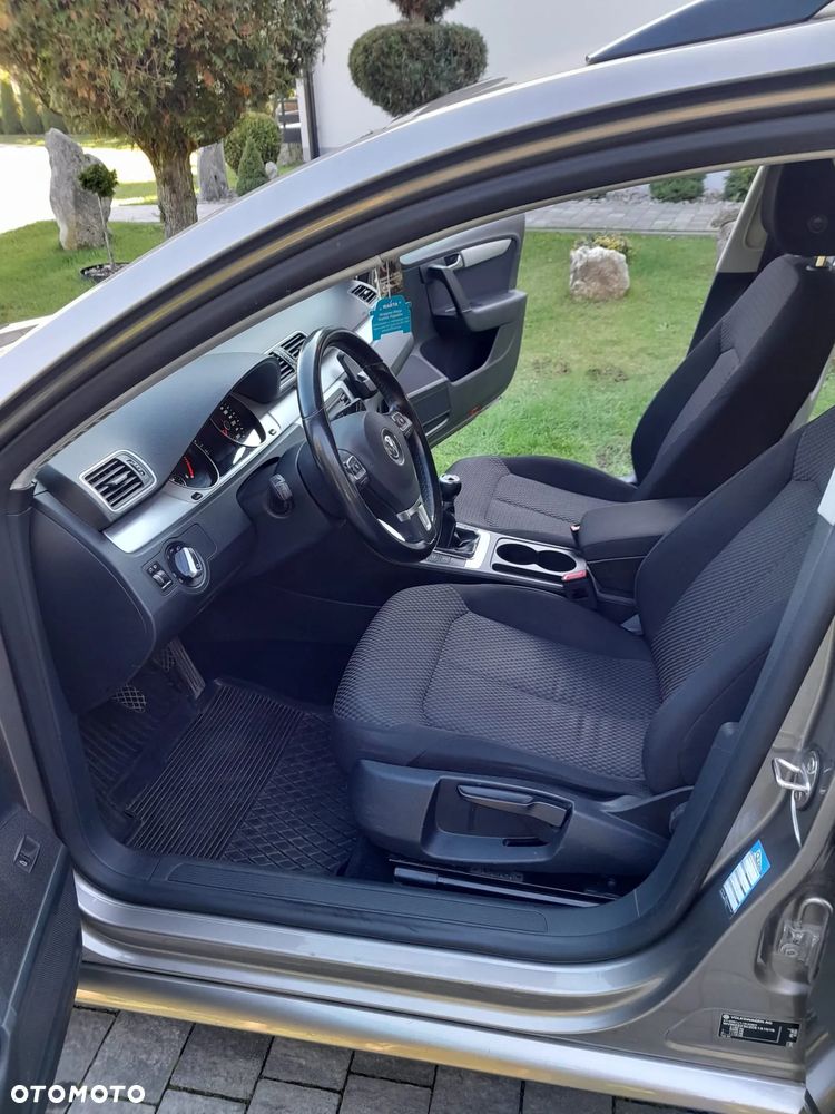 Volkswagen Passat - 11
