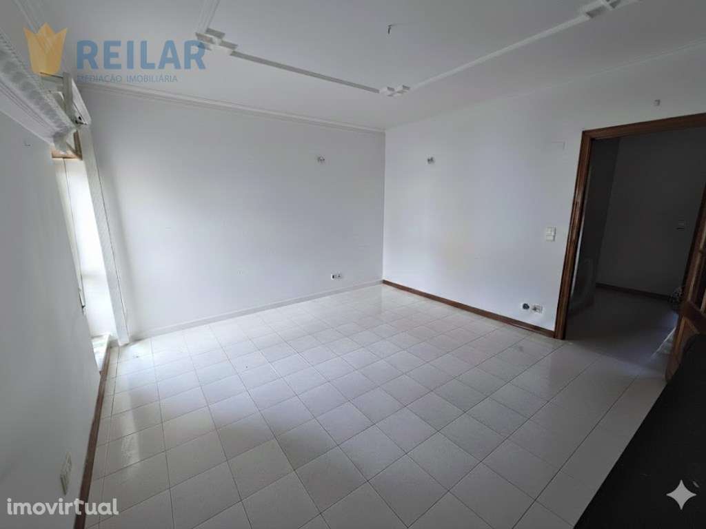 Carregado - T3 Impecável - Grande imagem: 5/13