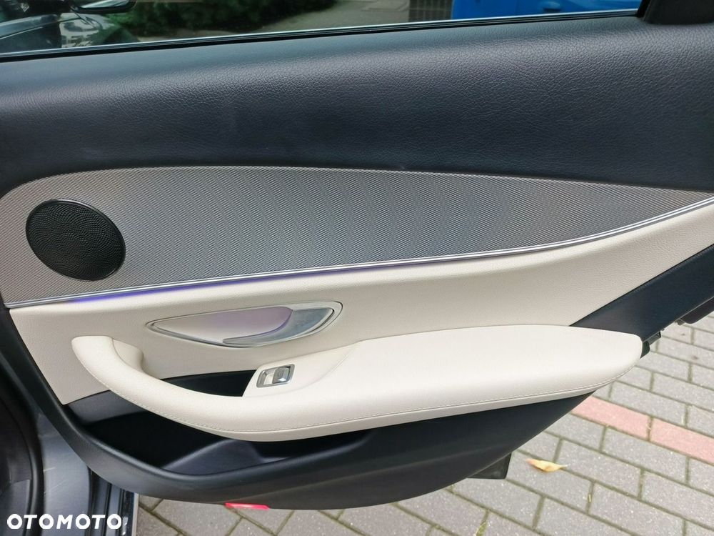 Mercedes-Benz Klasa E 220 d 9G-TRONIC - 29