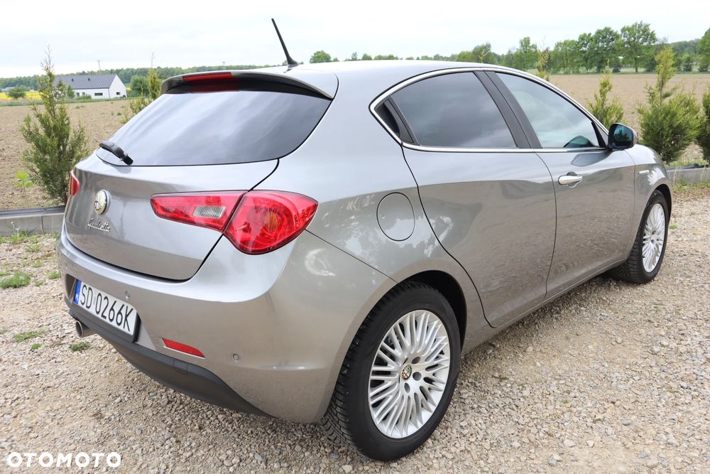 Alfa Romeo Giulietta 1.6 JTDM Distinctive - 6