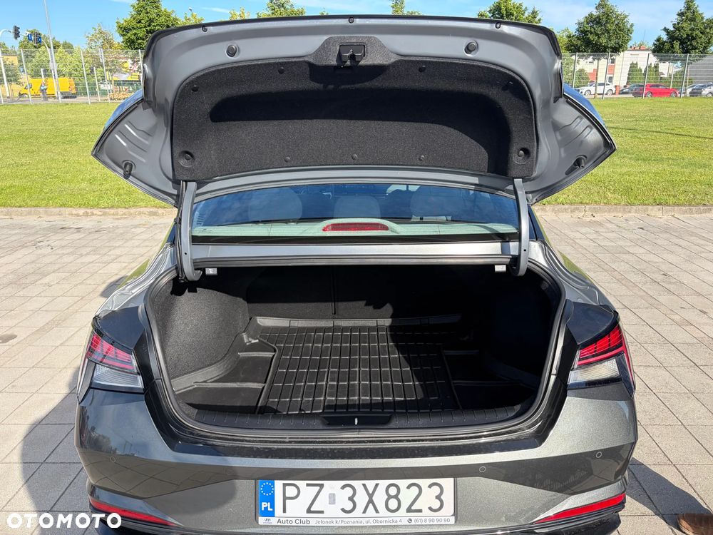Hyundai Elantra 1.6 Smart - 24