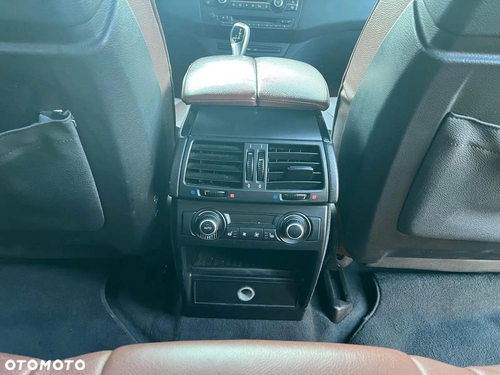 BMW X5 4.8i xDrive - 24