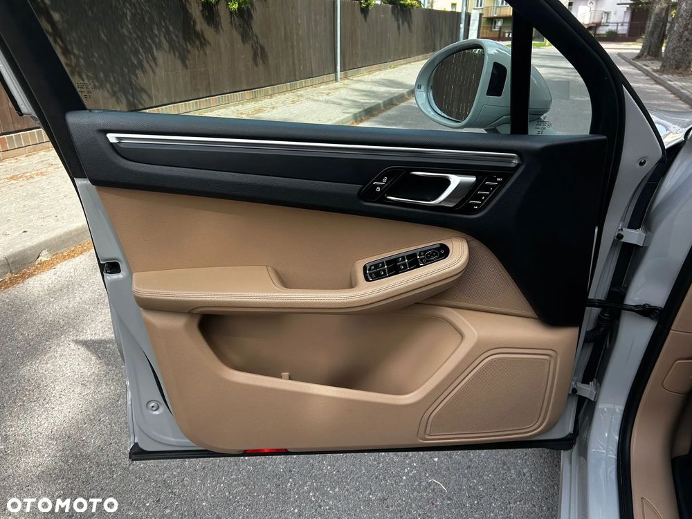 Porsche Macan Standard - 30