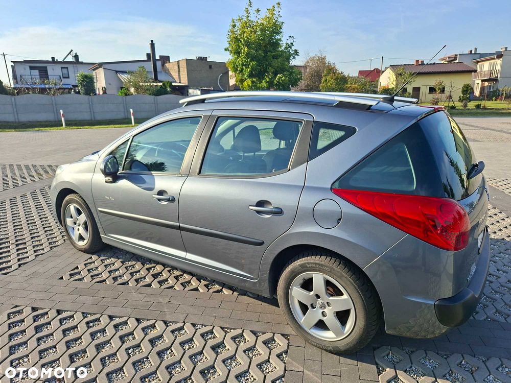 Peugeot 207 2010 photo 3