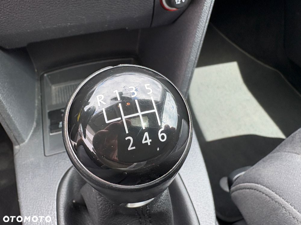 Volkswagen Touran 1.6 TDI DPF BlueMotion Technology Highline - 20