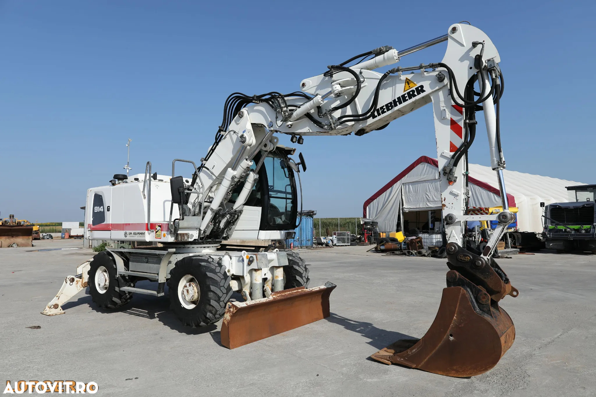 Liebherr A914 - 2
