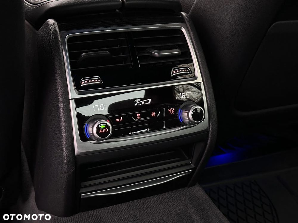 BMW Seria 7 730d xDrive - 31