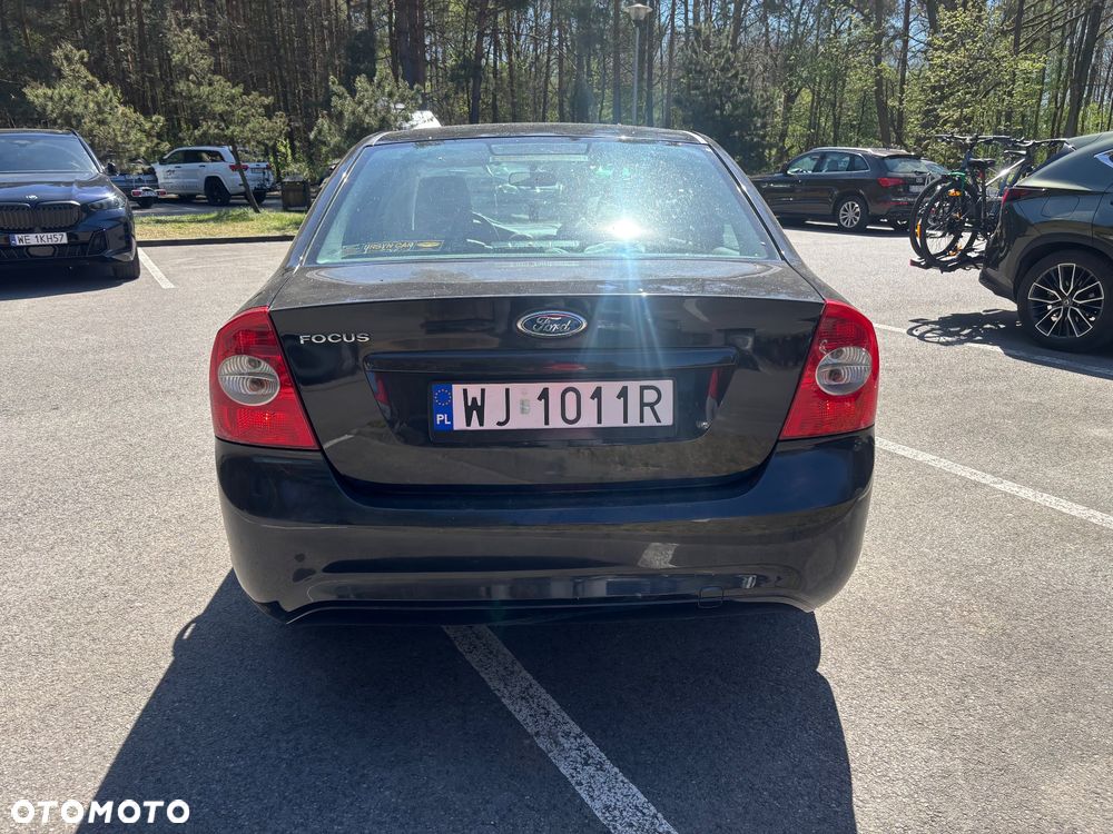 Ford Focus 1.6 Trend + - 6