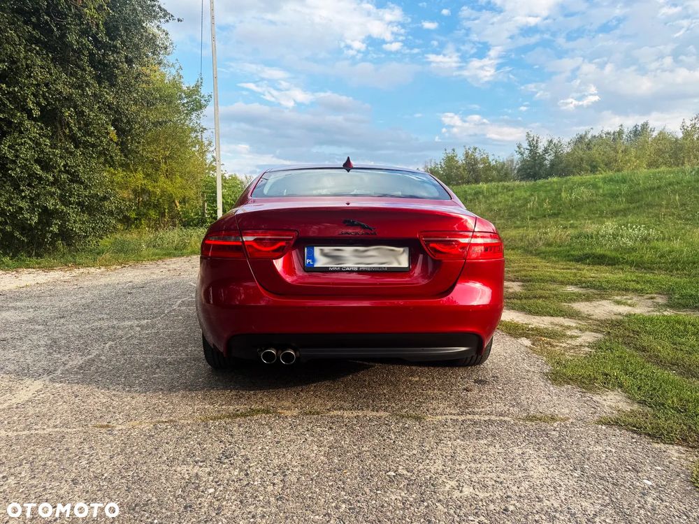 Jaguar XE 2.0 D Prestige - 6