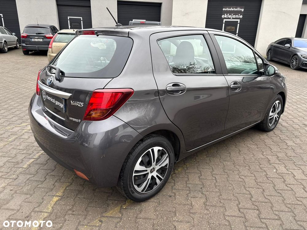 Toyota Yaris Hybrid 100 Dynamic - 14