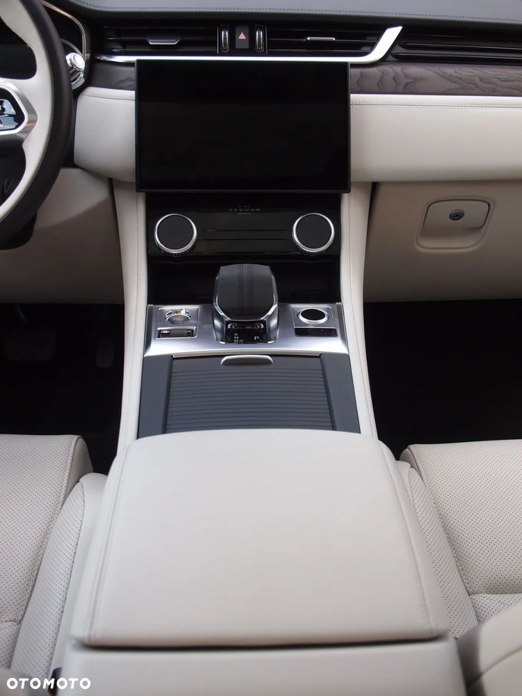 Jaguar F-Pace P250 AWD - 33