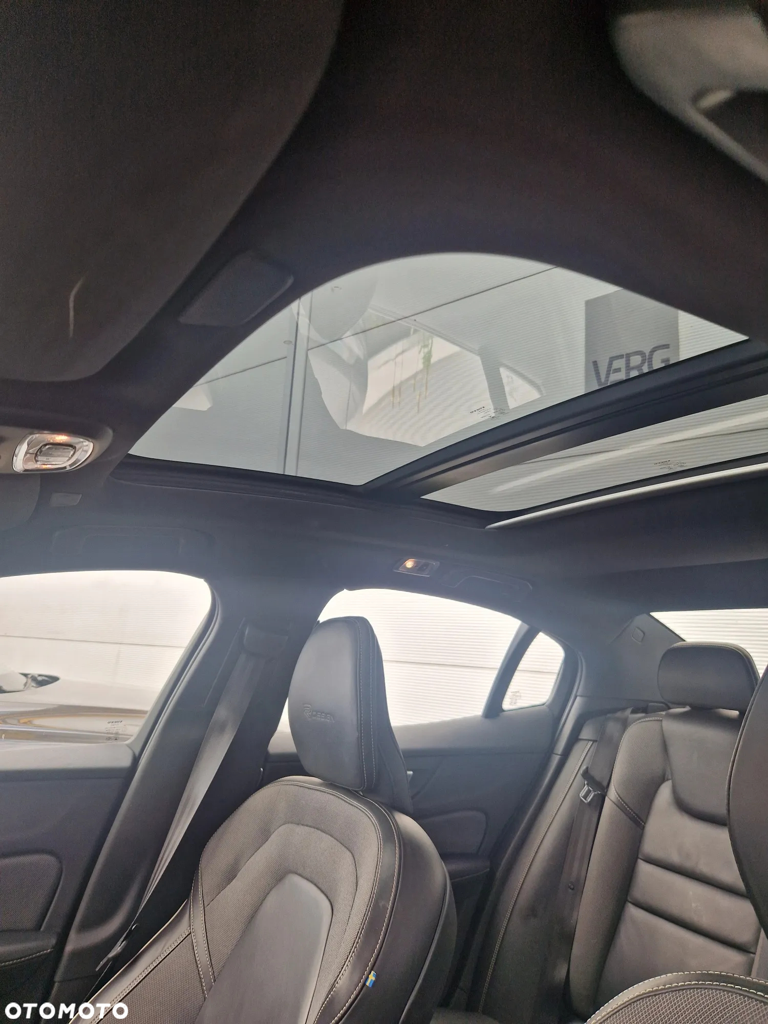 Volvo S60 T5 R-Design - 9