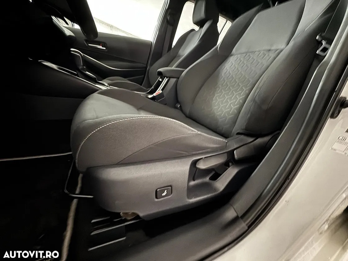 Toyota Corolla 2.0 Hybrid Touring Sports Team Deutschland - 19