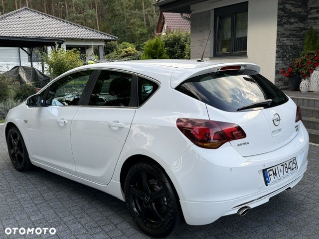 Opel Astra 1.6 T Cosmo - 6