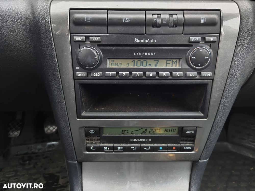 Skoda Octavia 1.6 Combi Tour - 7