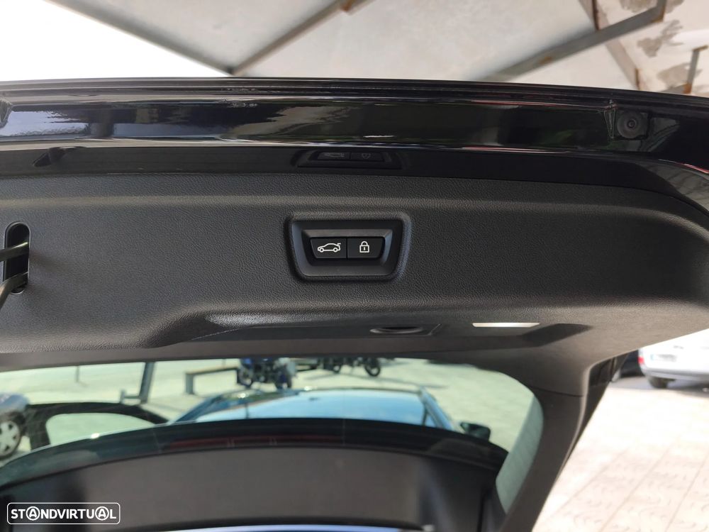 BMW 320 e Pack Desportivo M Auto - 22