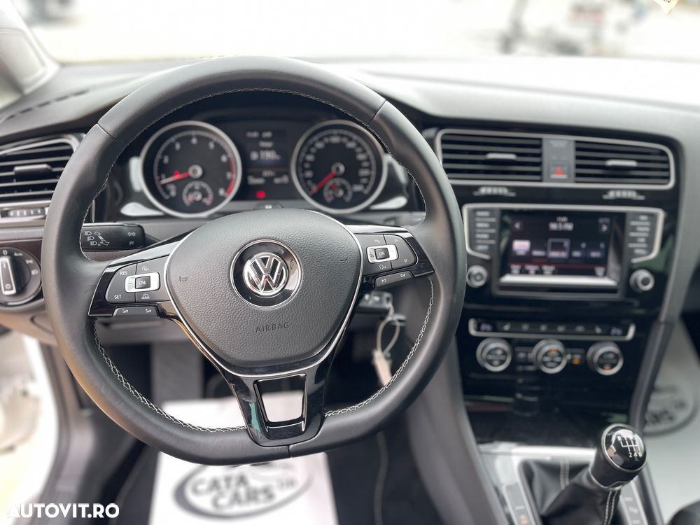 Volkswagen Golf 1.2 TSI BlueMotion Technology Cup - 37