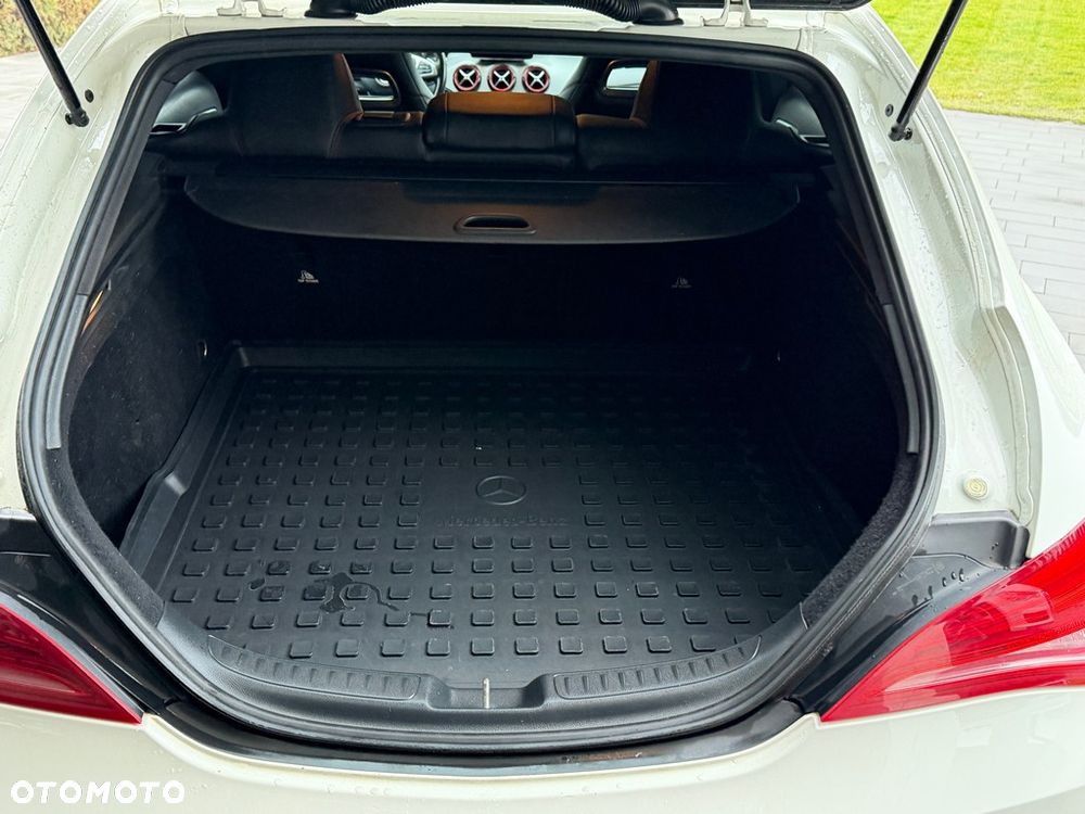 Mercedes-Benz CLA 250 4Matic 7G-DCT Sport - 26