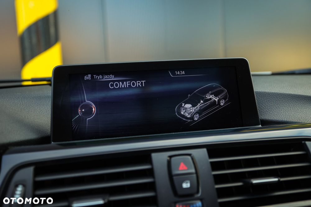 BMW Seria 3 320d Efficient Dynamics Edition Sport Line - 34