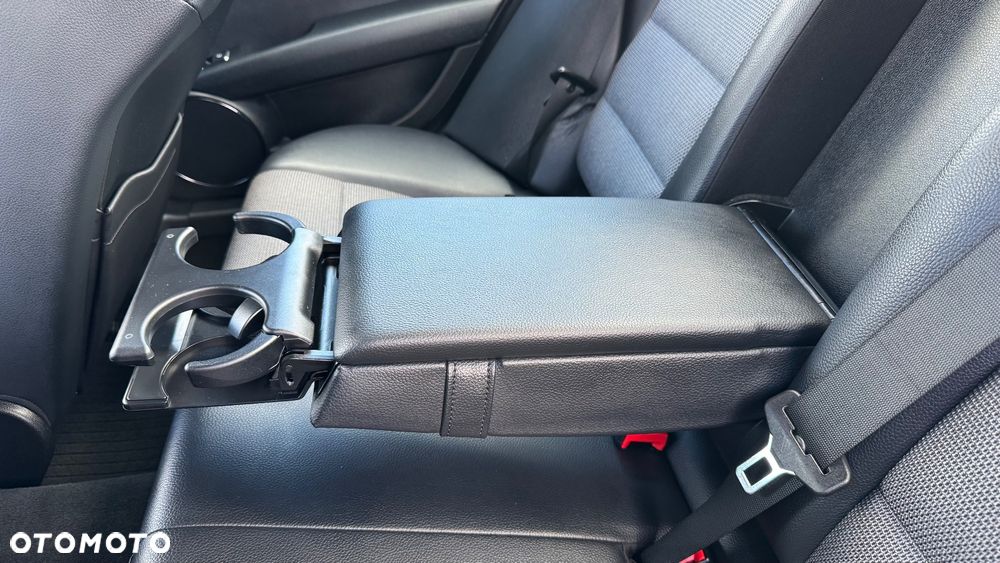 Mercedes-Benz Klasa C 180 CGI Automatik BlueEFFICIENCY Avantgarde - 25