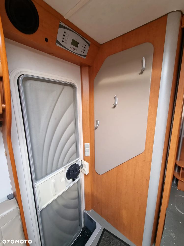 Mercedes-Benz 316 - 25