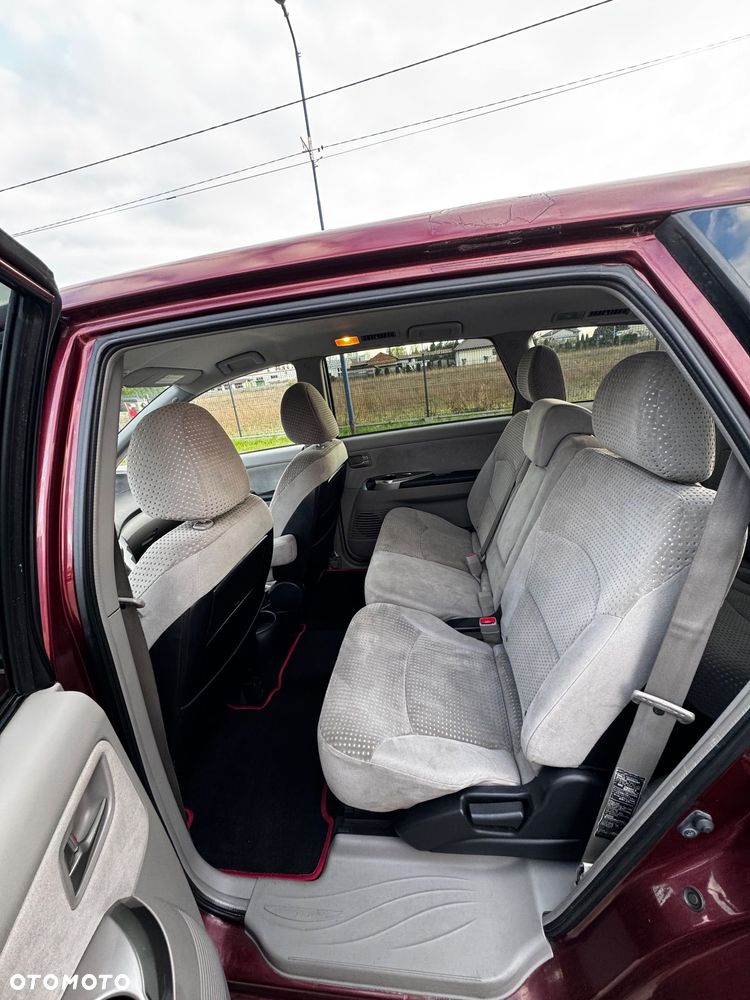 Mitsubishi Grandis 2.4 Intense - 17