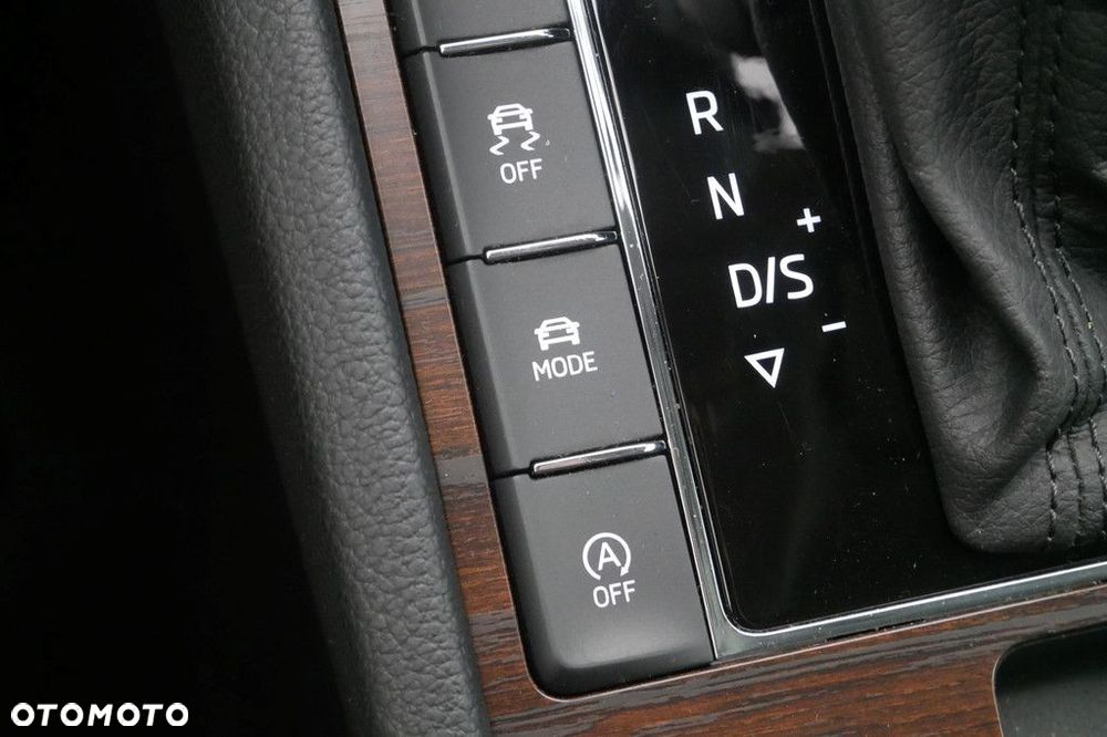 Skoda Superb 2.0 TDI SCR 4x4 Scout DSG - 23