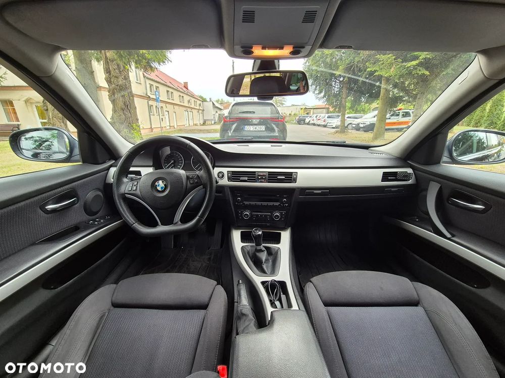 BMW Seria 3 318d - 9
