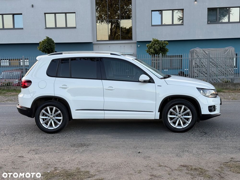 Volkswagen Tiguan 2.0 TDI DPF BlueMotion Technology Lounge Sport & Style - 12
