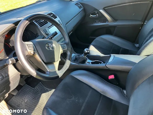 Toyota Avensis 2.0 Premium - 9