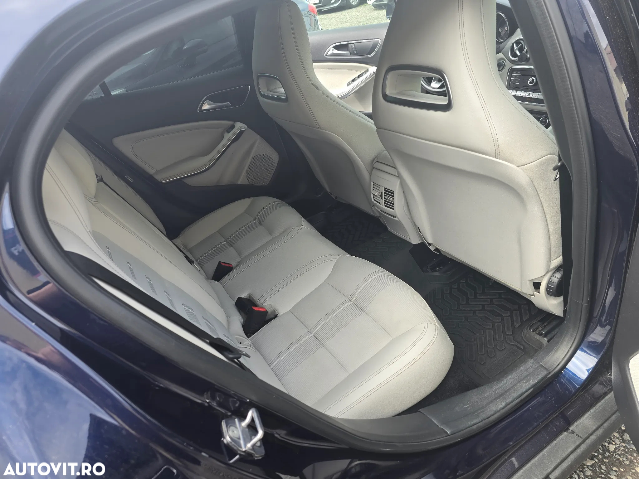Mercedes-Benz GLA 200 d 4MATIC Aut. - 10