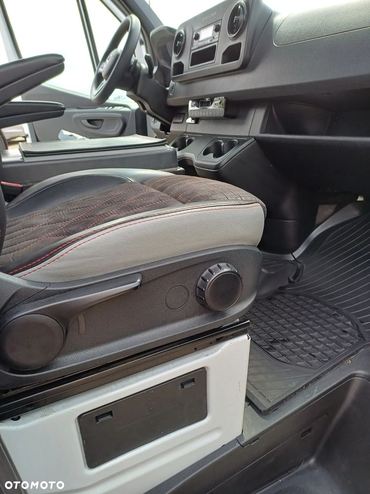 Mercedes-Benz Sprinter - 20