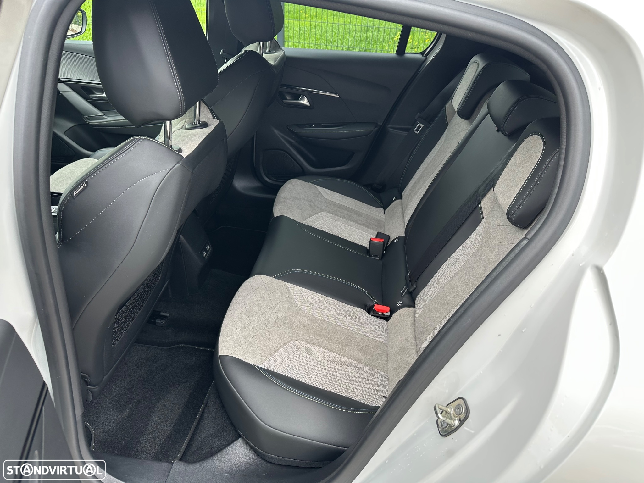Peugeot 208 1.2 PureTech GT EAT8 - 21