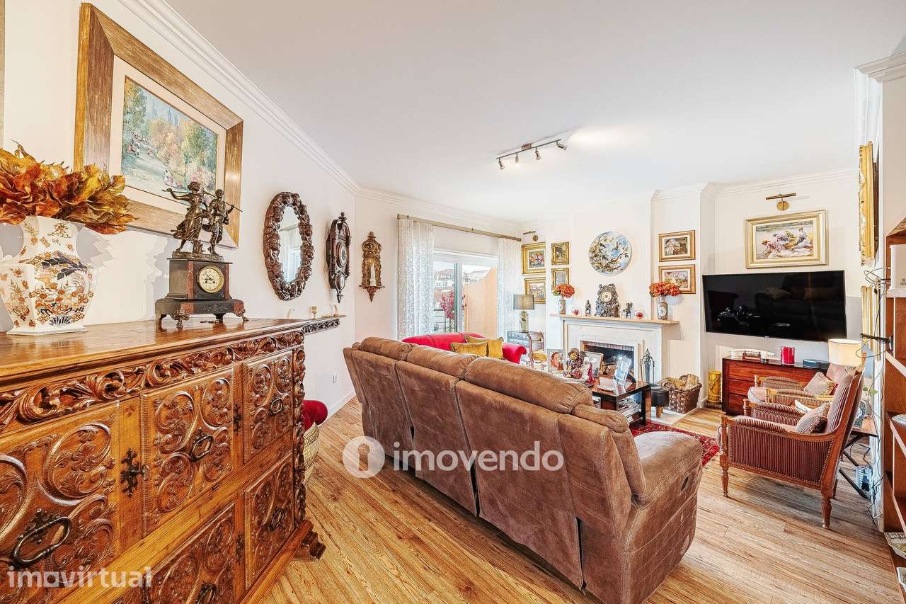 Apartamento T3 Duplex, com estacionamento, no Condomínio do Loural - Grande imagem: 3/60