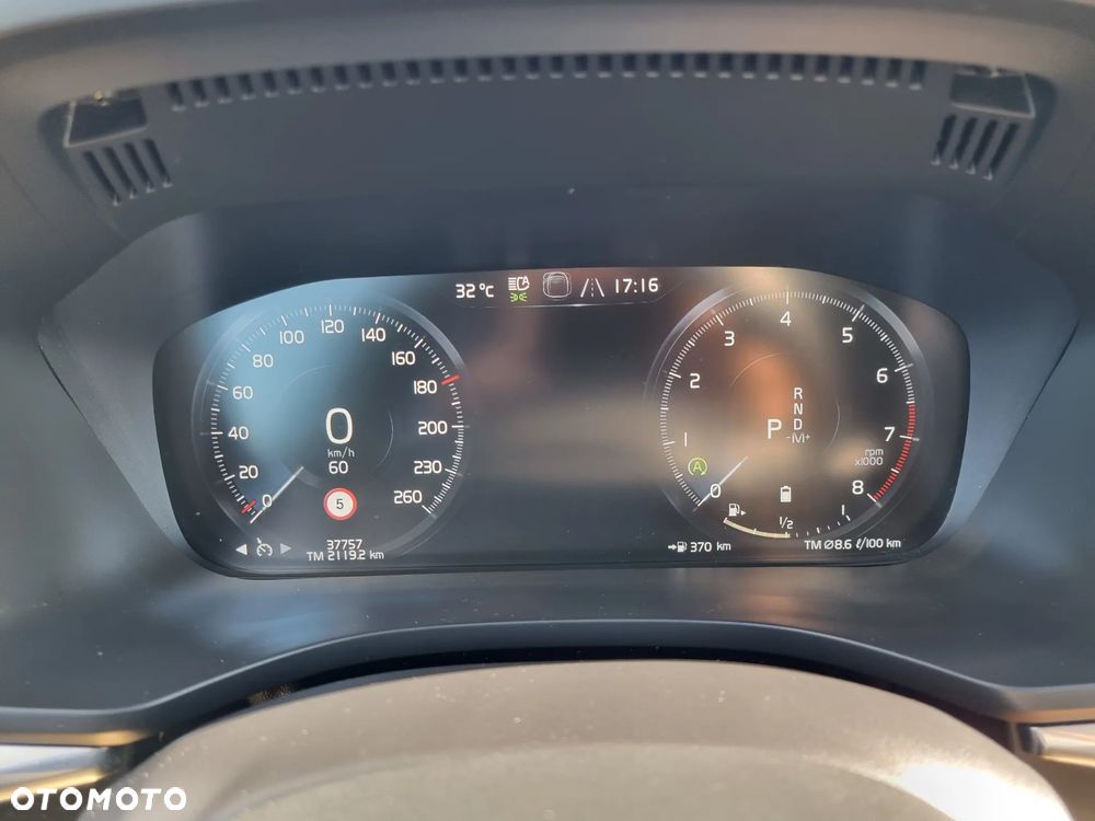 Volvo XC 60 B4 B Momentum Pro - 7