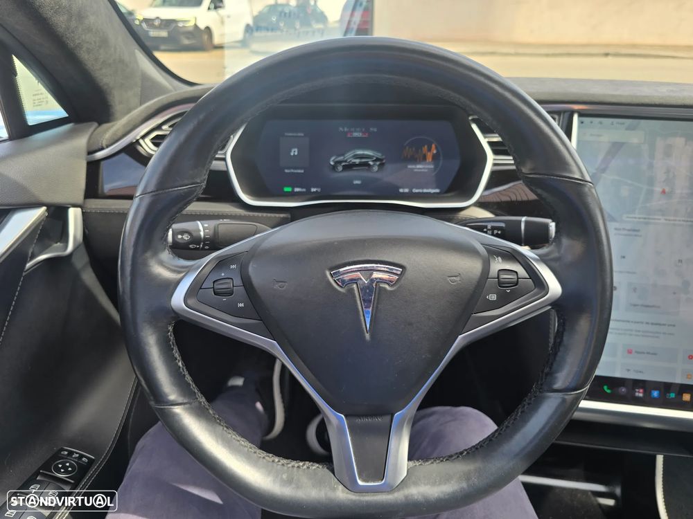 Tesla Model S P90D - 15
