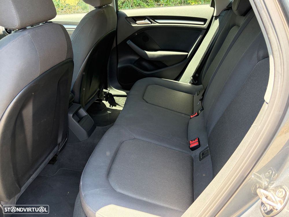 Audi A3 Sportback 1.6 TDI Advance Ultra - 11