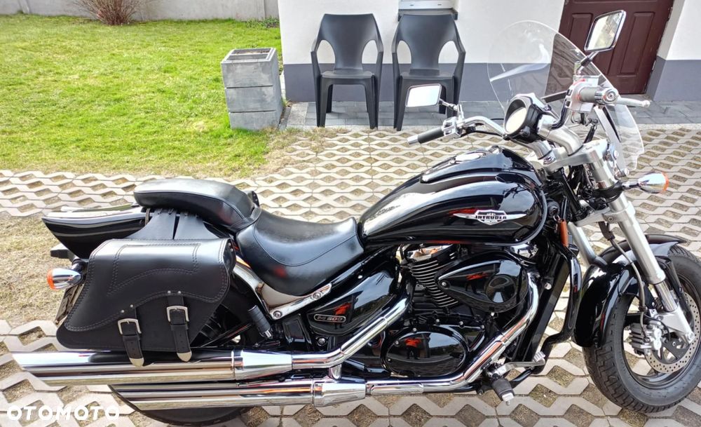 Suzuki Intruder - 1