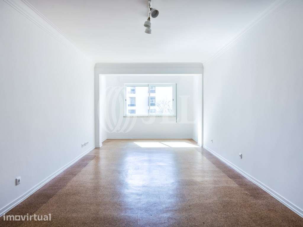 Apartamento T3 renovado centro de Carcavelos, Cascais - Grande imagem: 2/19