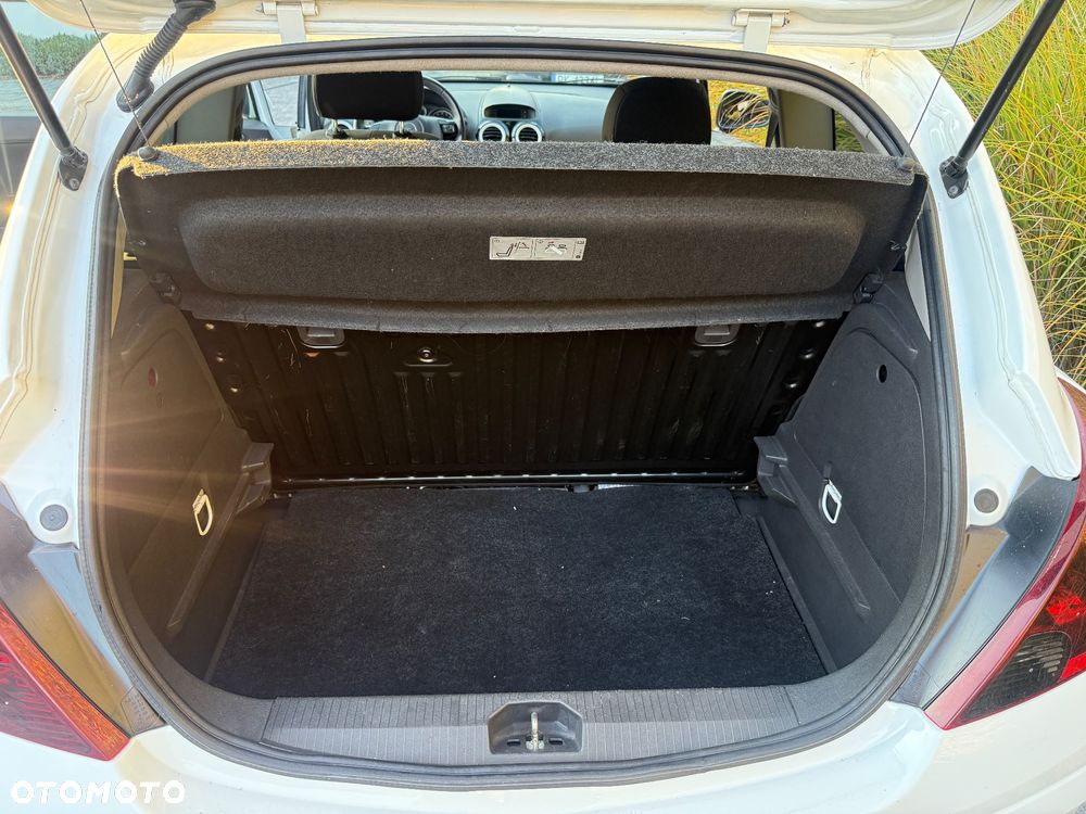 Opel Corsa 1.2 16V Cosmo - 16