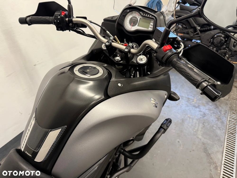 Suzuki V-STROM - 30