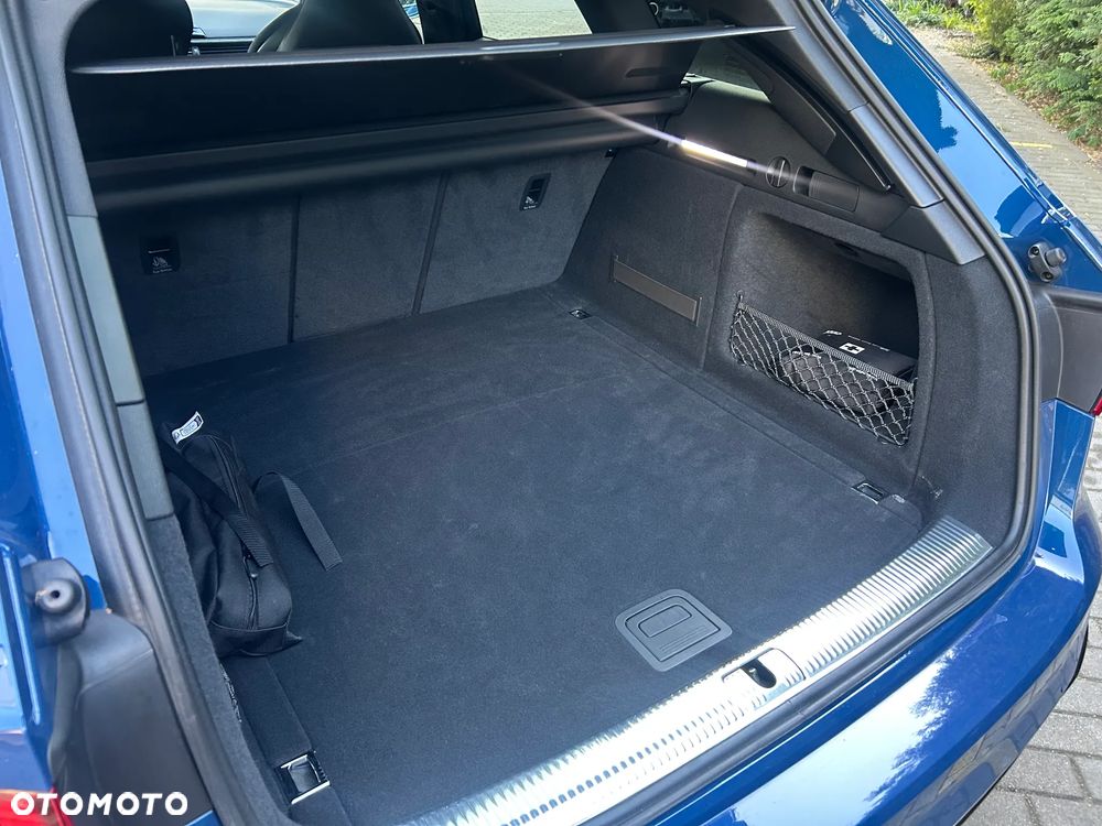 Audi RS4 Limousine - 7