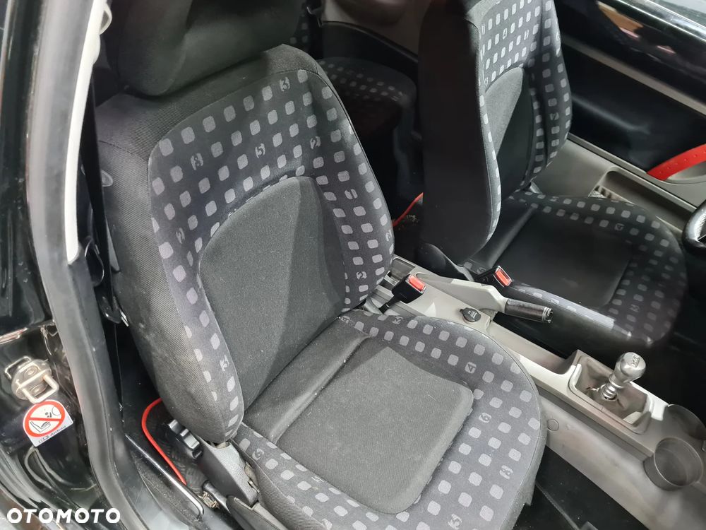 Volkswagen New Beetle - 21